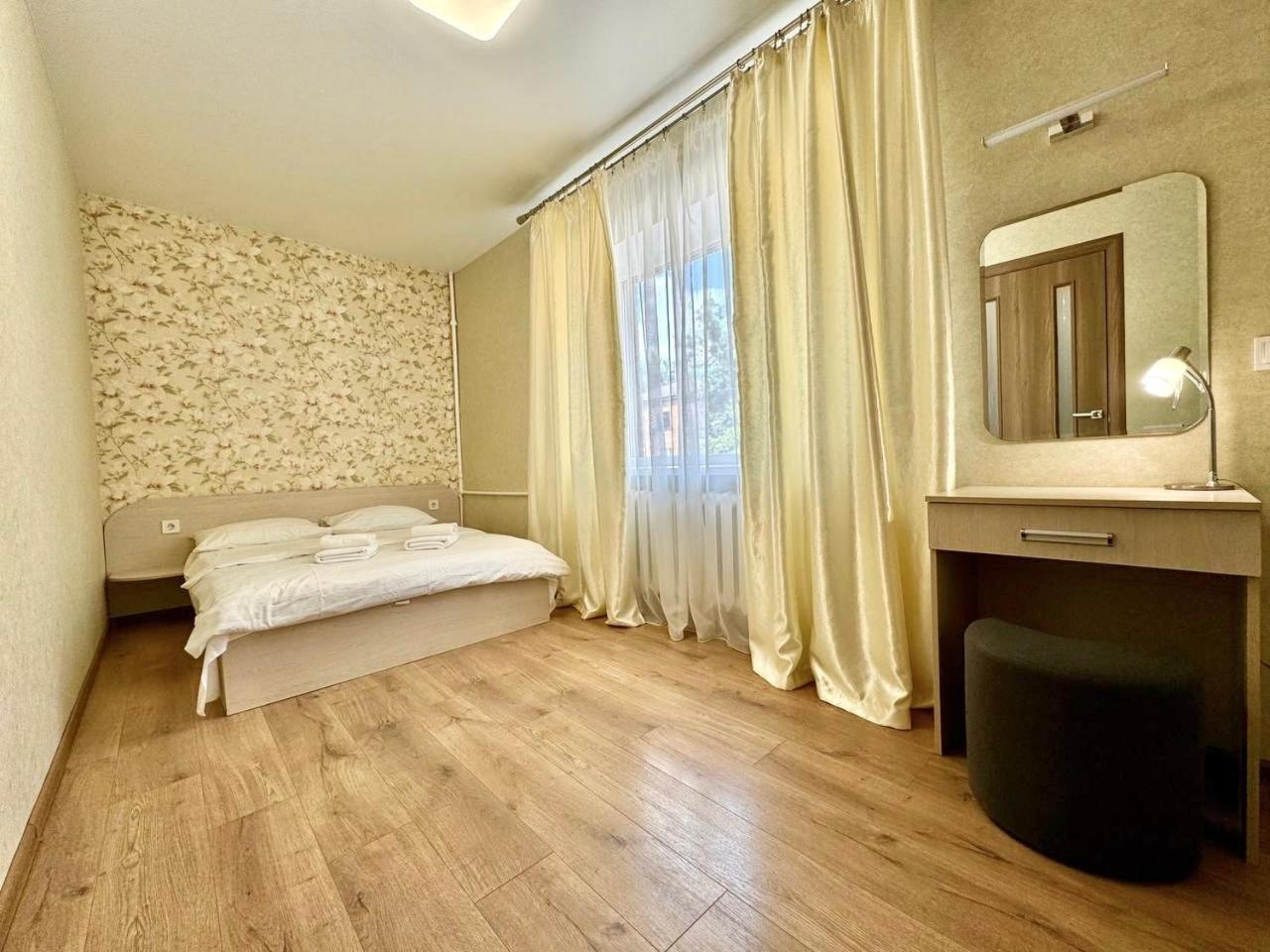 Apartpoltava Витончені Апартаменти Біля Лялькового Театру, Звітна Документація Для Відрядження, Банківський Чек Eksteriør billede